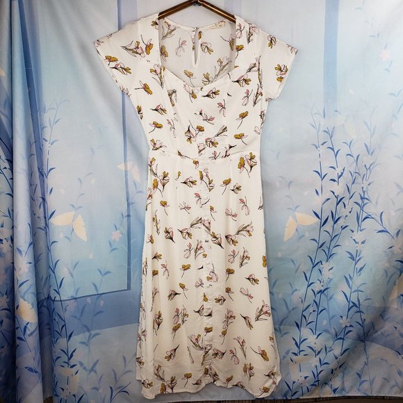 Art & Ephect Dresses & Skirts - Art and Ephect Floral Button Up Dress